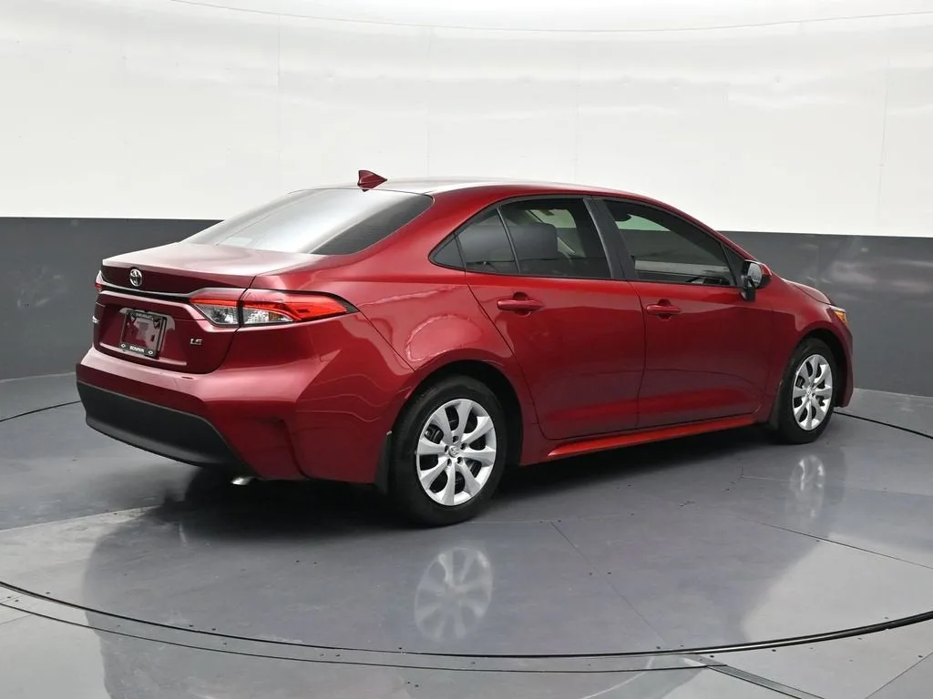 2025 Toyota Corolla LE photo 5