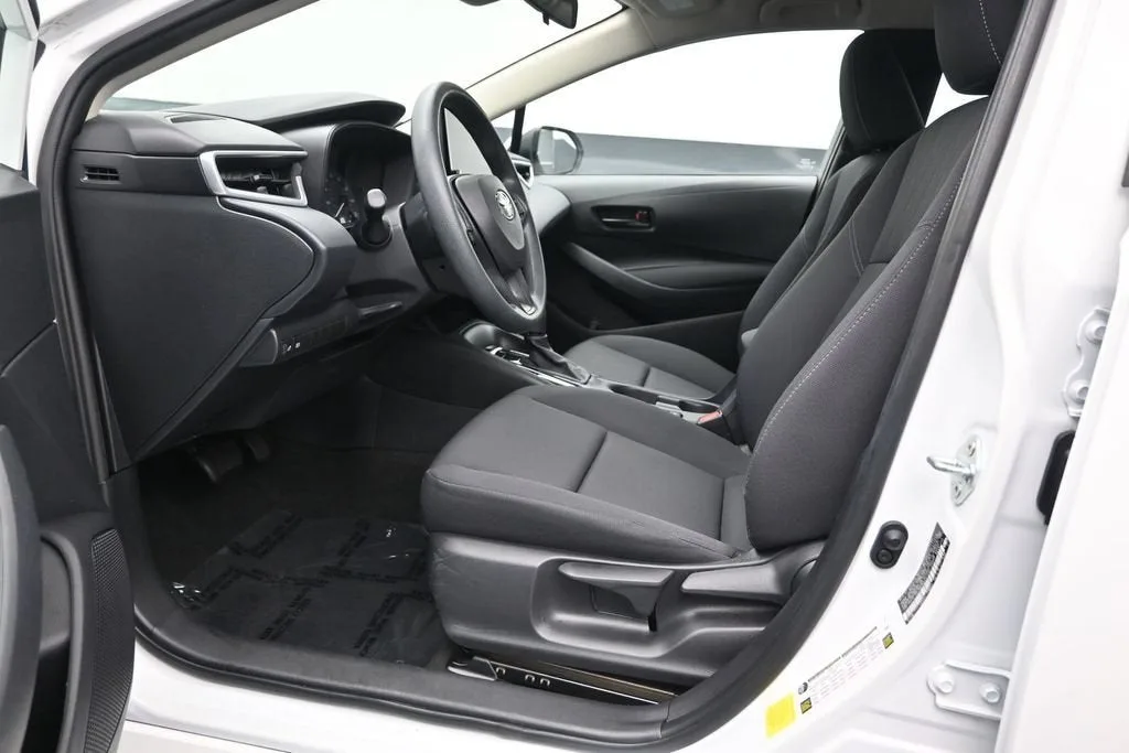 2023 Toyota Corolla LE photo 12