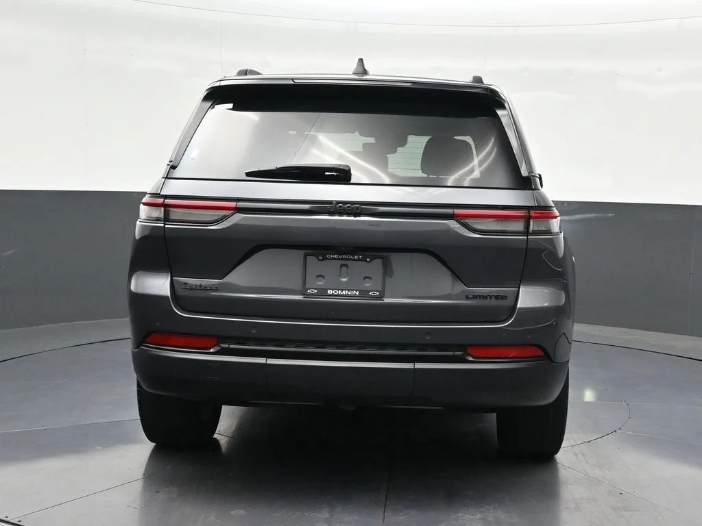 2023 Jeep Grand Cherokee Limited 4x2 photo 4
