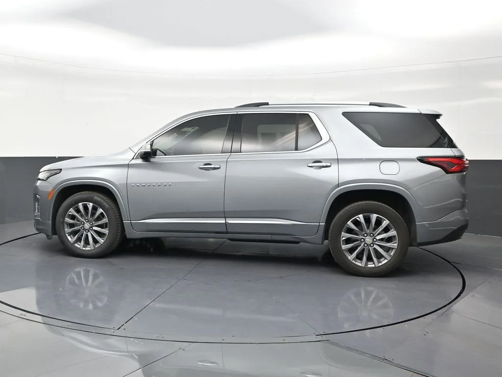 2023 Chevrolet Traverse Premier photo 2