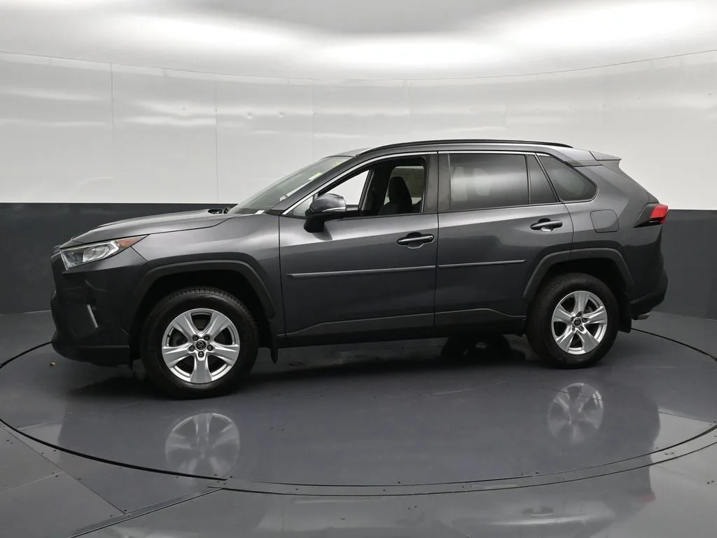 2021 Toyota RAV4 XLE photo 7