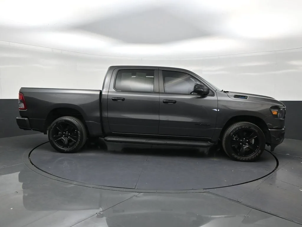 2024 RAM 1500 Big Horn Crew Cab 4x2 5'7" Box photo 6