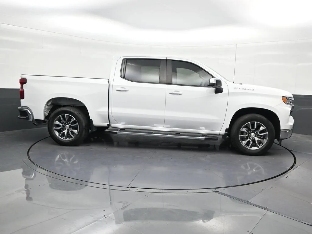 2023 Chevrolet Silverado 1500 LT photo 7