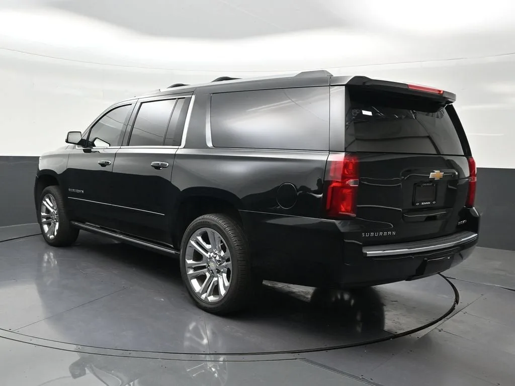 2020 Chevrolet Suburban Premier photo 3