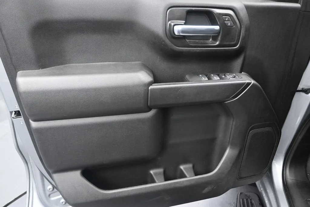 2024 Chevrolet Silverado 1500 Custom photo 11