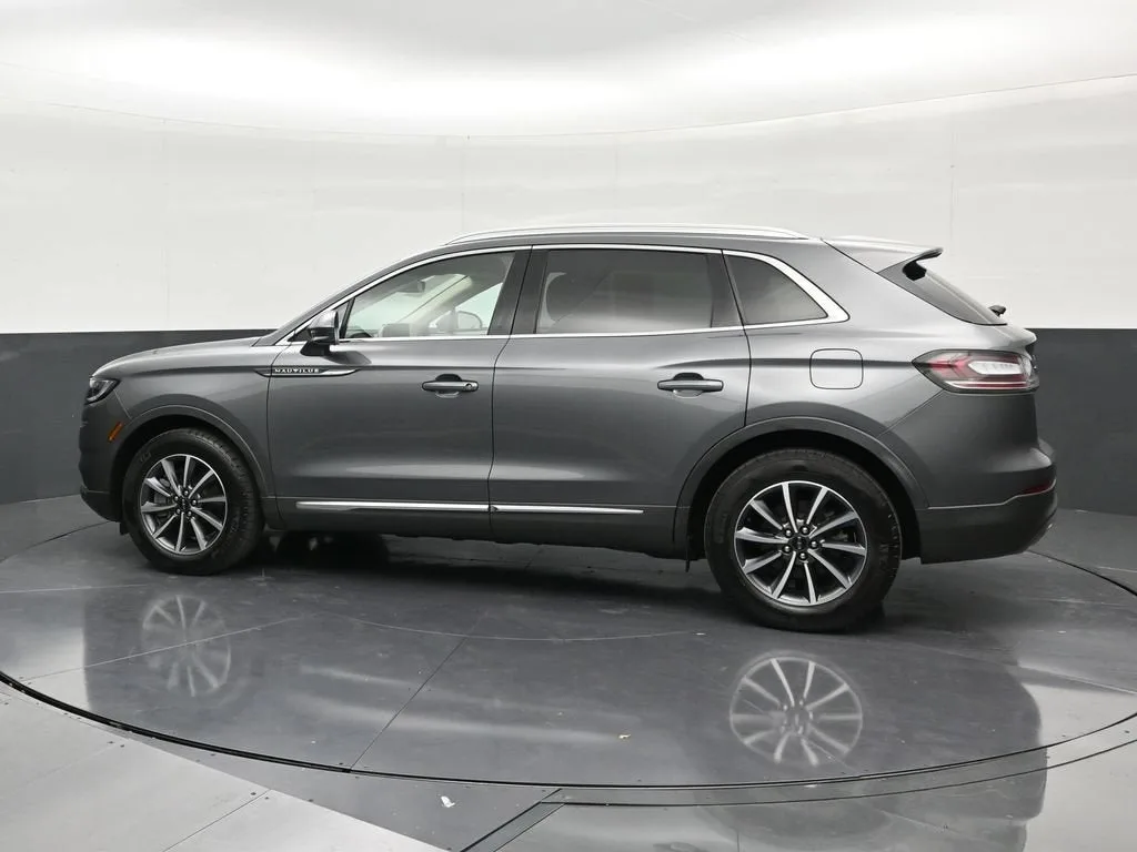 2022 Lincoln Nautilus Standard photo 2