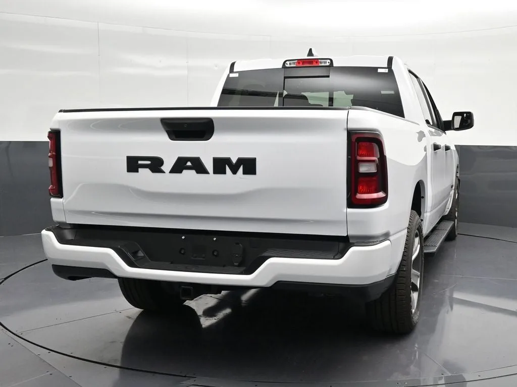 2025 RAM 1500 Tradesman photo 2