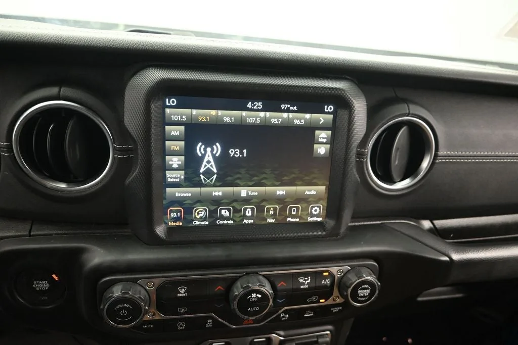 2023 Jeep Wrangler Sahara photo 12