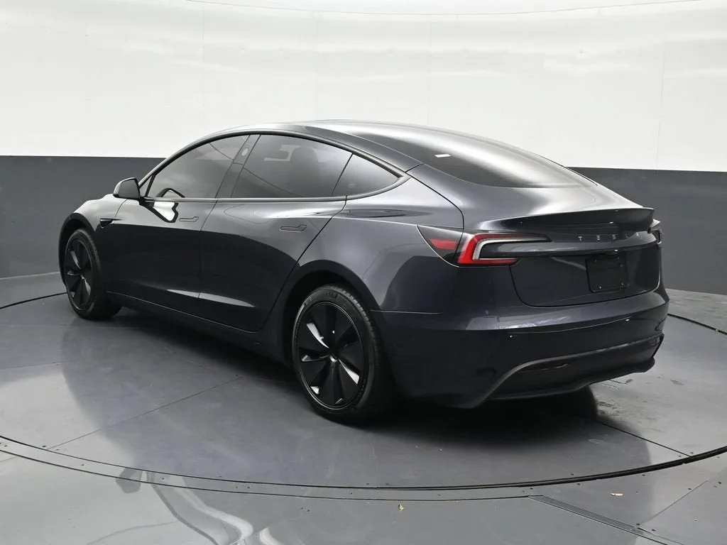 2025 Tesla Model 3 Long Range photo 3