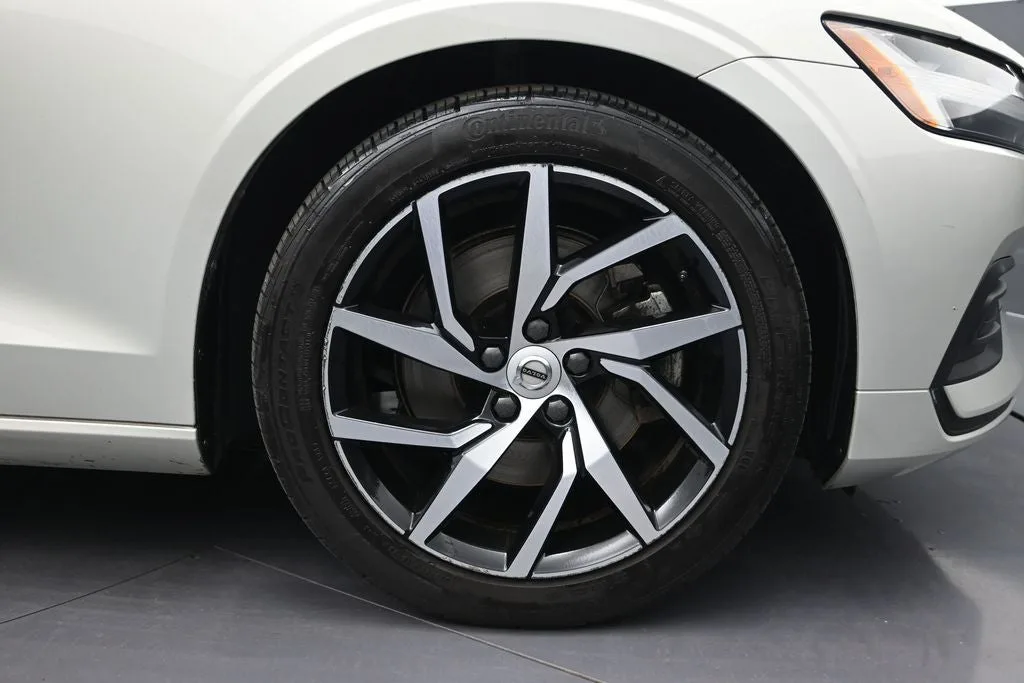 2020 Volvo S60 T5 Momentum photo 9