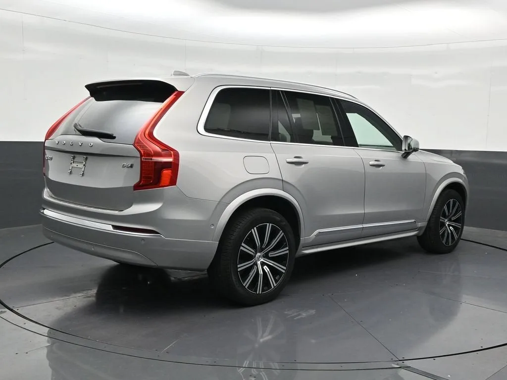 2024 Volvo XC90 B6 Plus Bright Theme 7-Seater photo 6