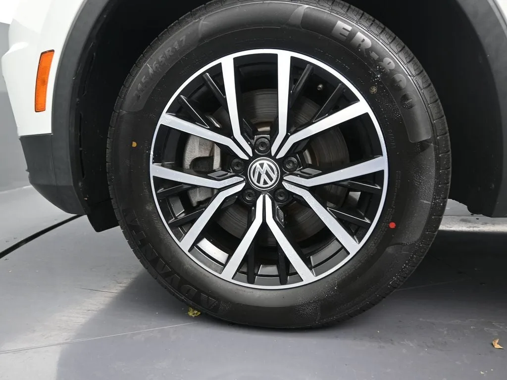 2021 Volkswagen Tiguan 2.0T SE photo 9