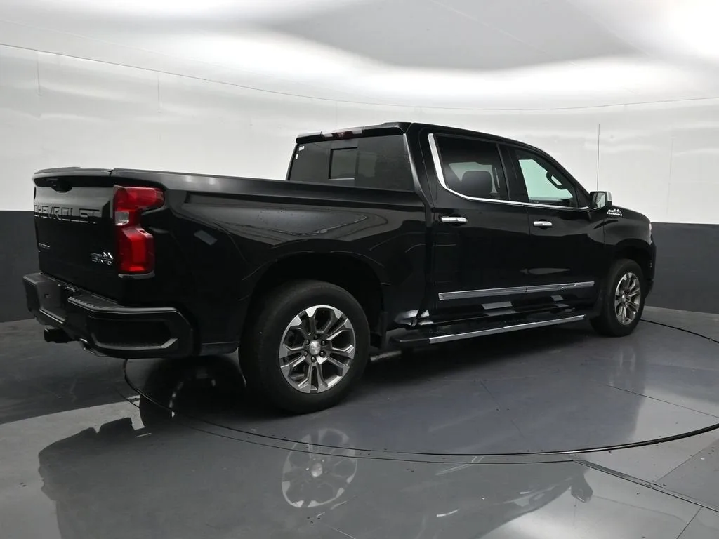 2023 Chevrolet Silverado 1500 High Country photo 5