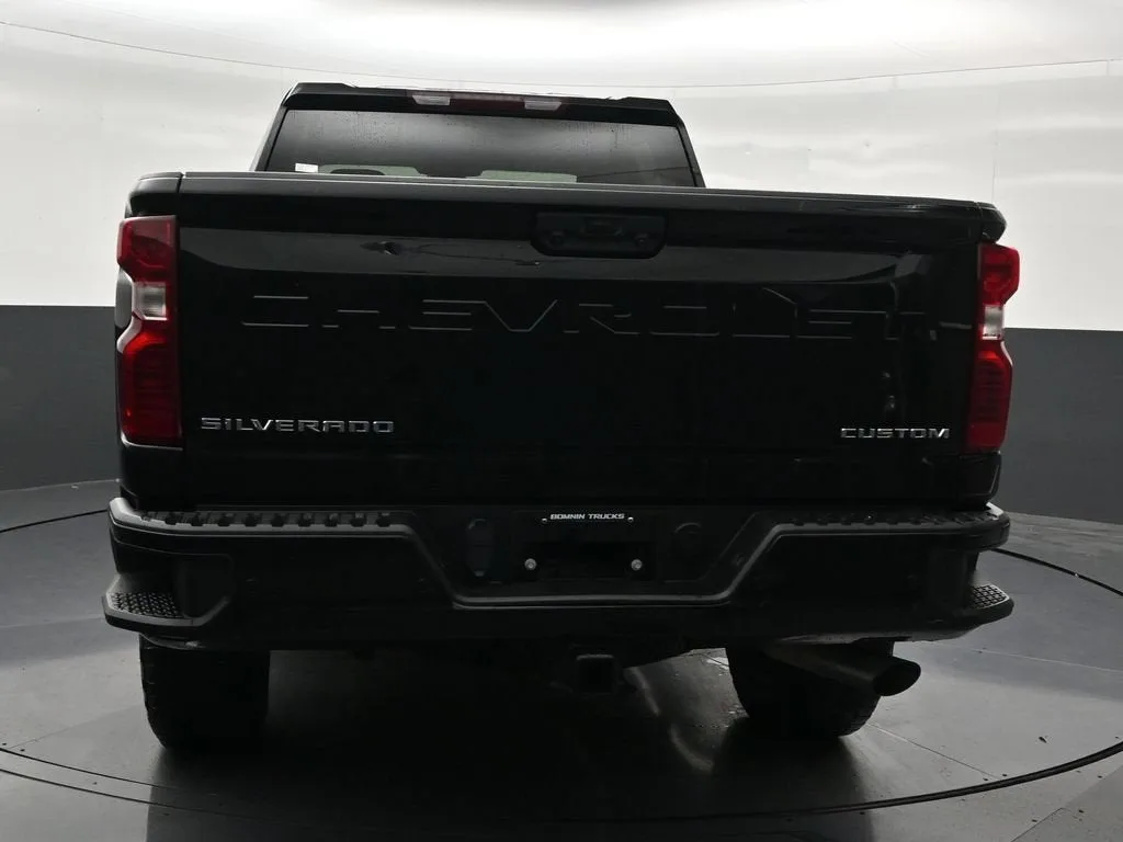 2025 Chevrolet Silverado 2500 HD Custom photo 4