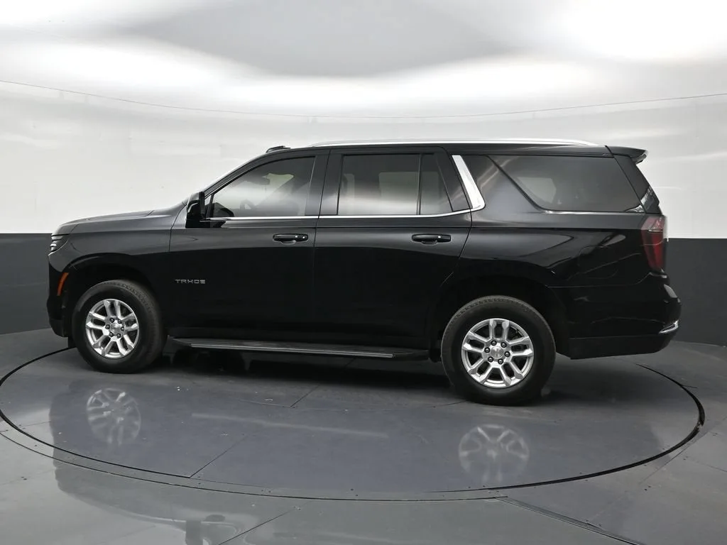 2025 Chevrolet Tahoe LS photo 2