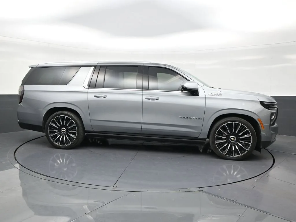 2025 Chevrolet Suburban High Country photo 6