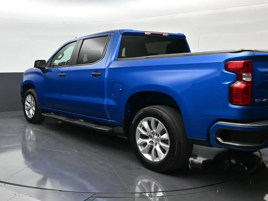 2023 Chevrolet Silverado 1500 Custom photo 3