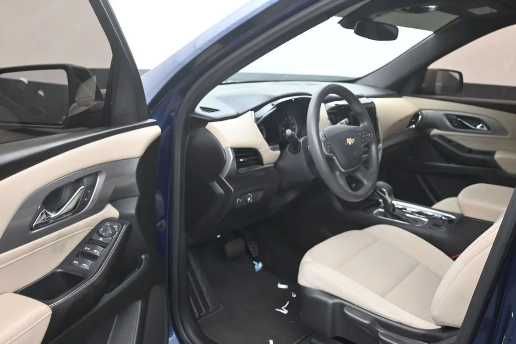 2022 Chevrolet Traverse LS photo 11