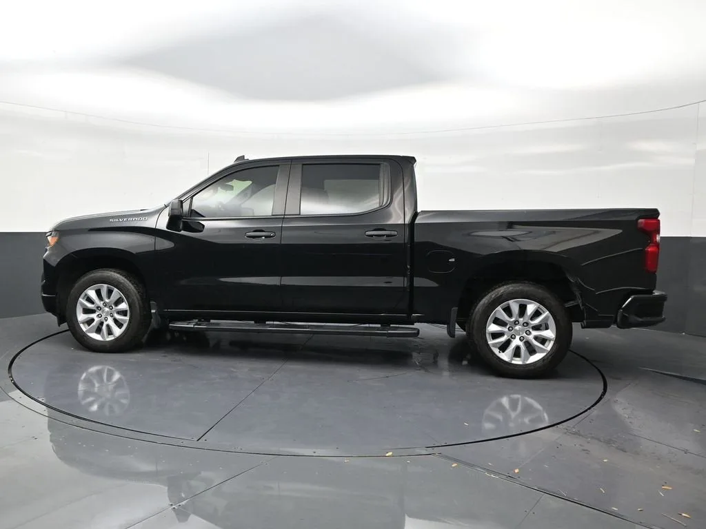 2024 Chevrolet Silverado 1500 Custom photo 2