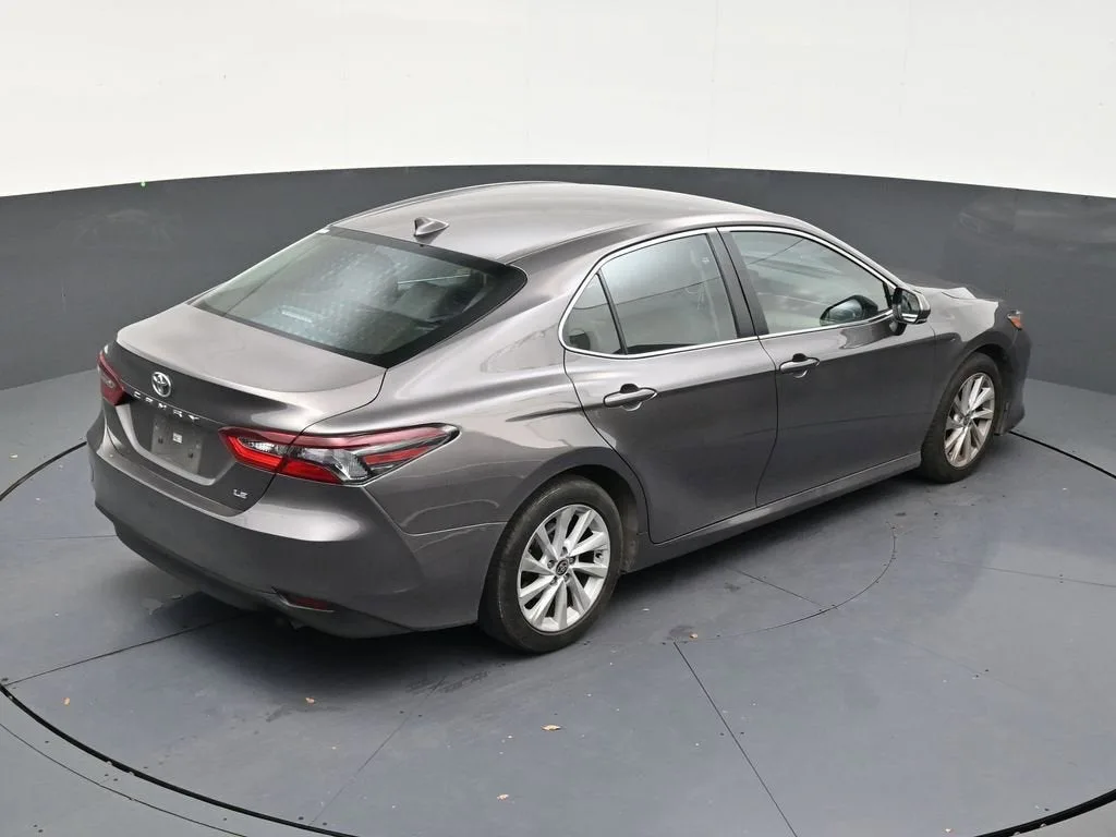 2022 Toyota Camry LE photo 16