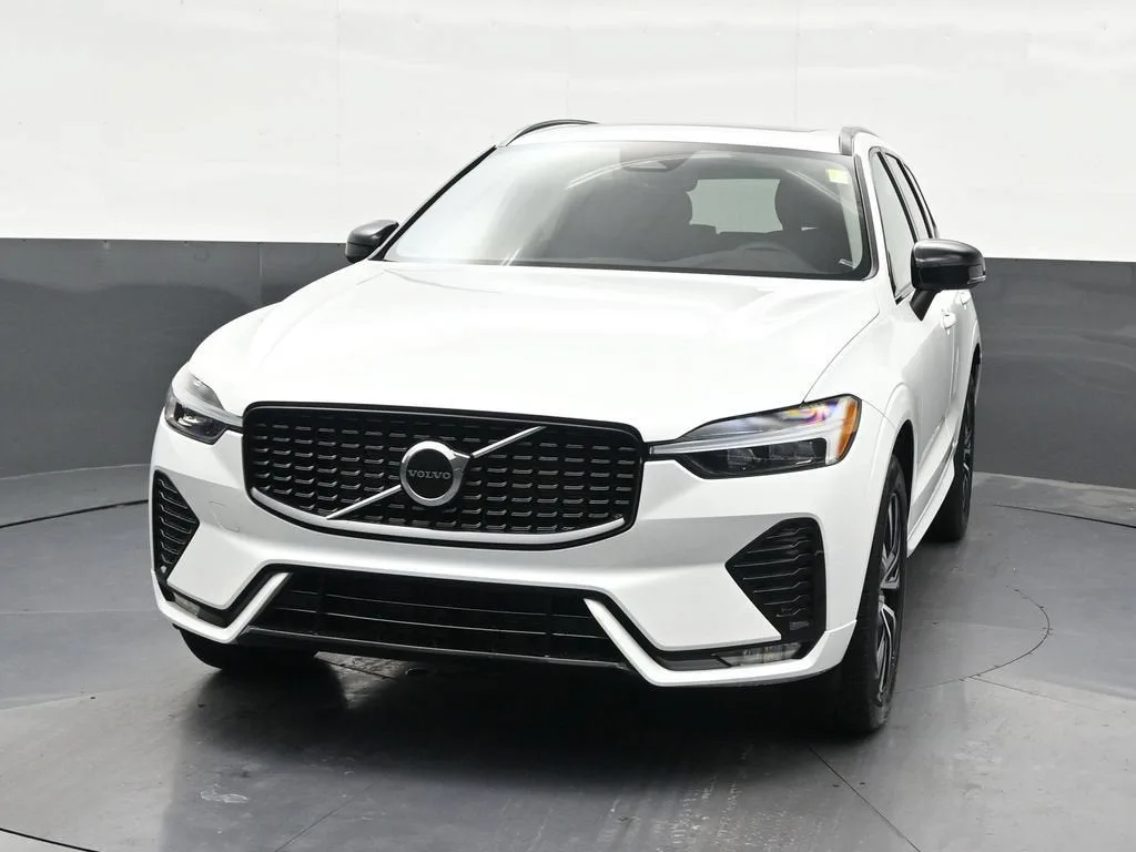 2024 Volvo XC60 B5 Core Dark Theme photo 8