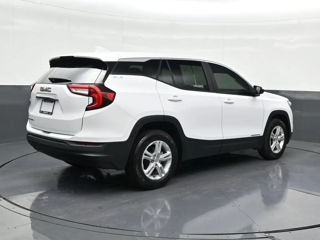 2024 GMC Terrain SLE photo 7