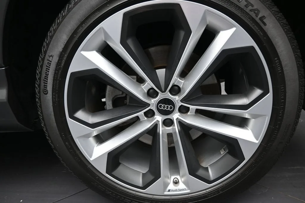 2023 Audi Q7 Premium Plus 55 TFSI quattro Tiptronic photo 10