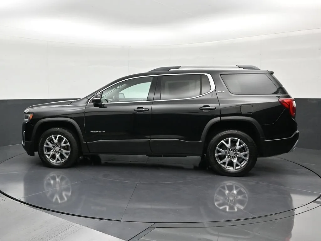 2022 GMC Acadia SLT photo 2