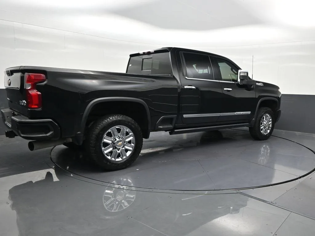 2024 Chevrolet Silverado 2500 HD High Country photo 5
