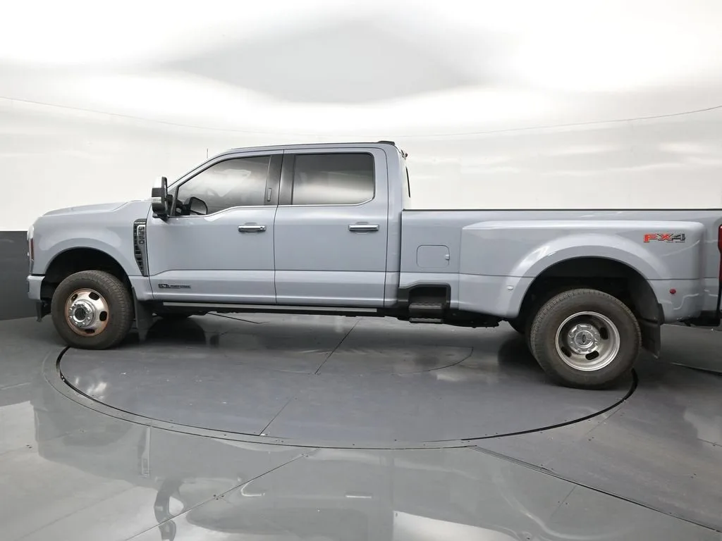 2024 Ford F-350 Platinum photo 2