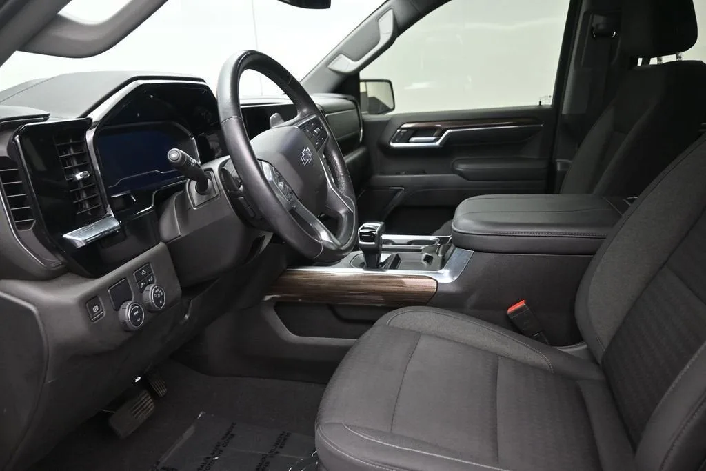 2023 Chevrolet Silverado 1500 RST photo 11