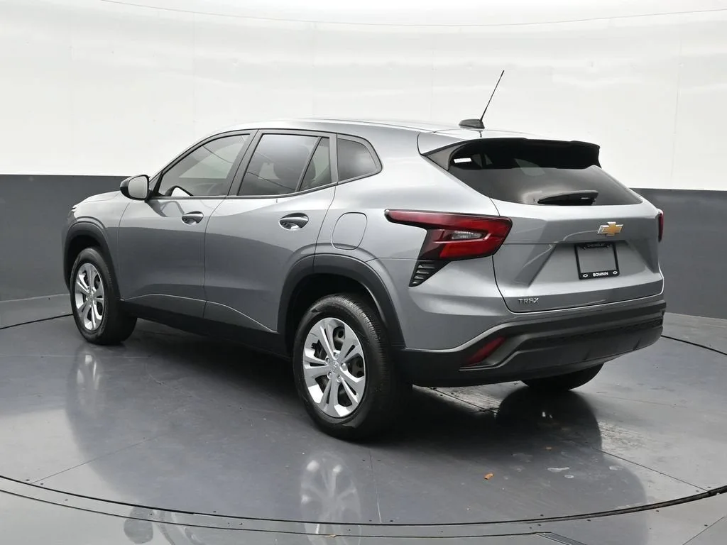 2024 Chevrolet Trax LS photo 3