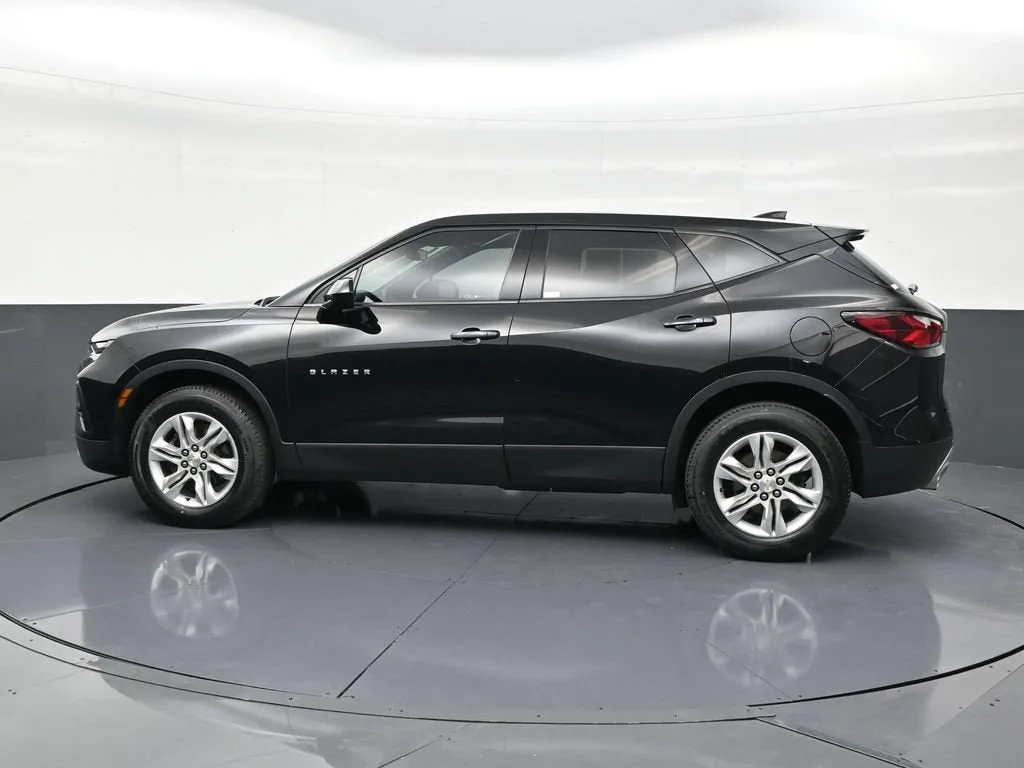 2019 Chevrolet Blazer 4DR FWD LT photo 2