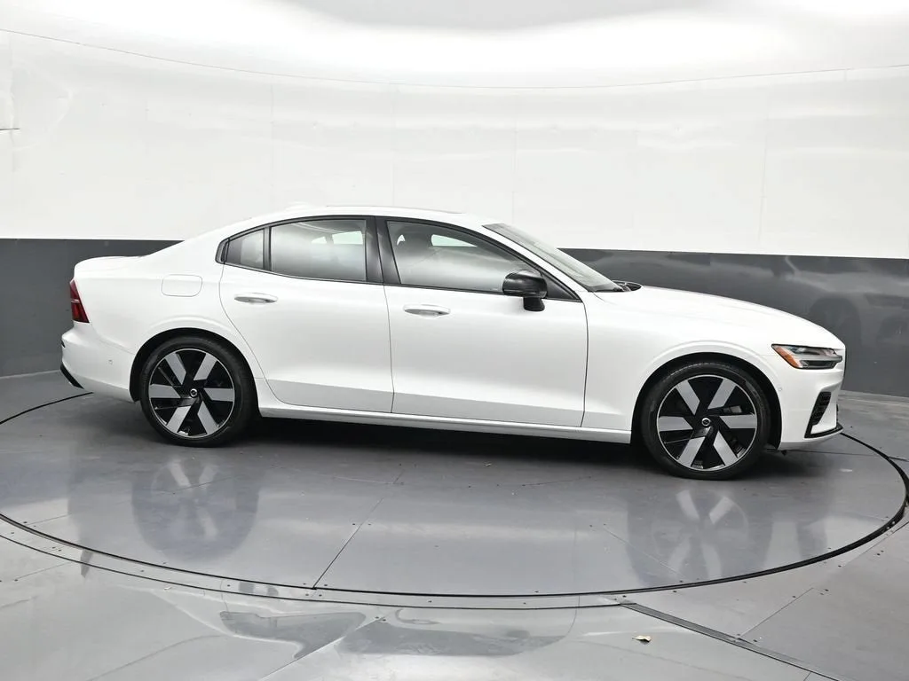 2024 Volvo S60 Recharge Plug-In Hybrid T8 Plus Dark Theme photo 7