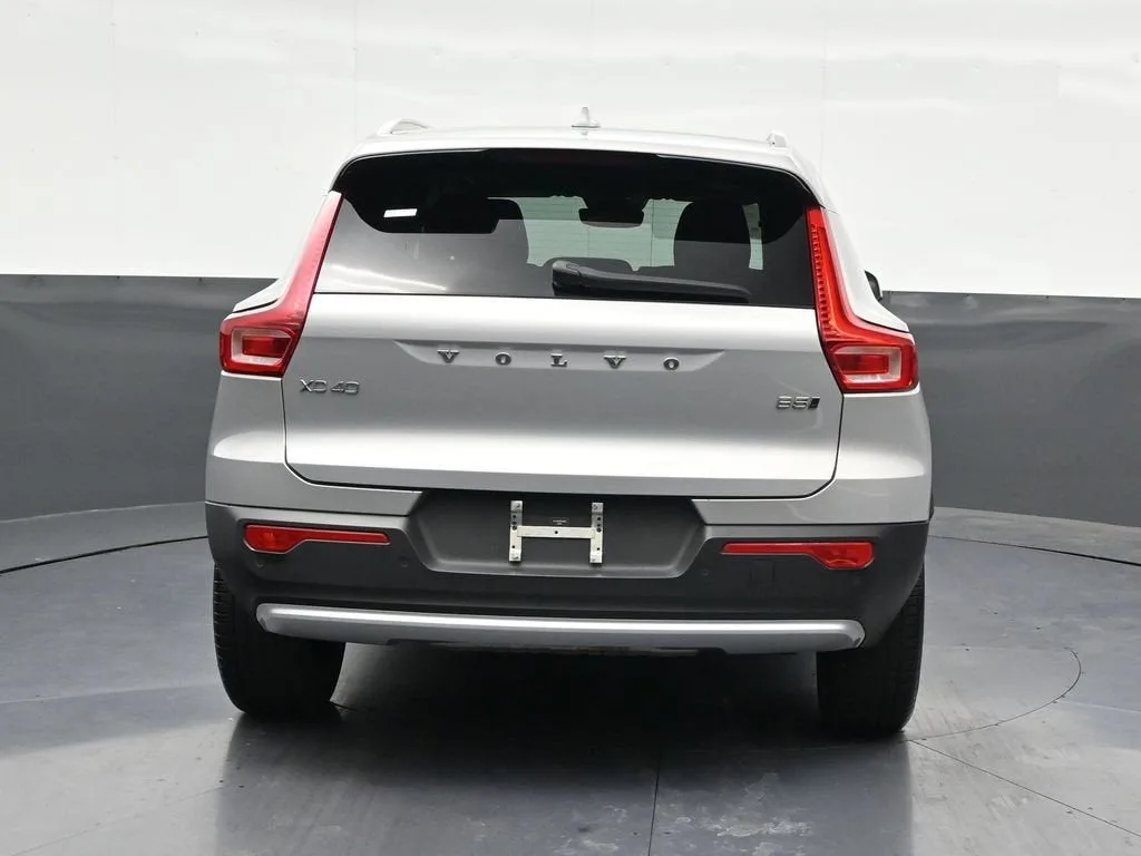 2023 Volvo XC40 B5 Plus Bright Theme photo 5
