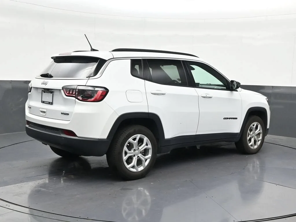 2024 Jeep Compass Latitude 4x4 photo 5