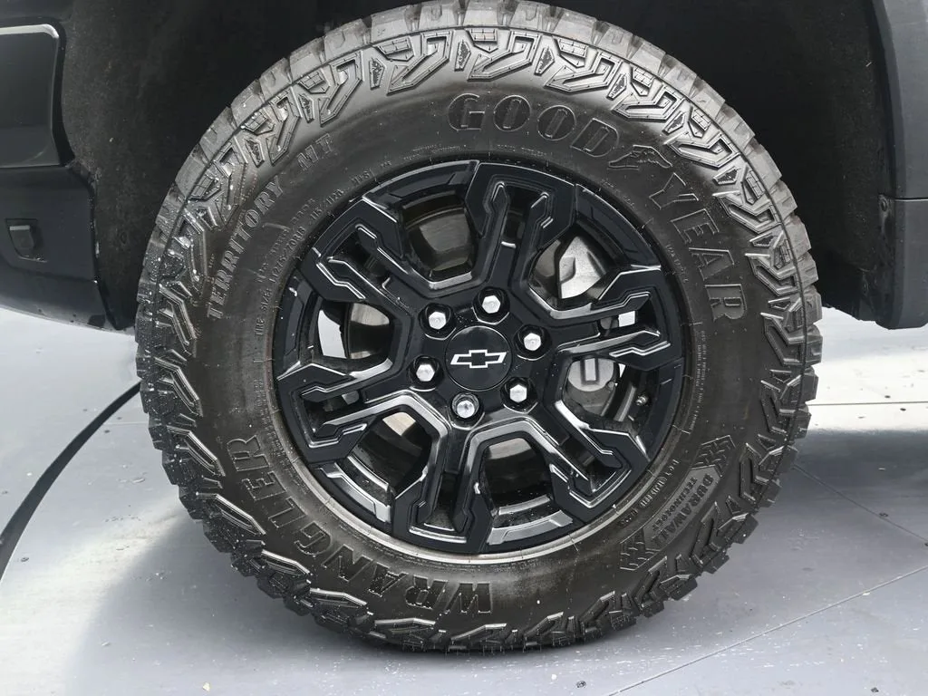 2025 Chevrolet Silverado 1500 ZR2 photo 10
