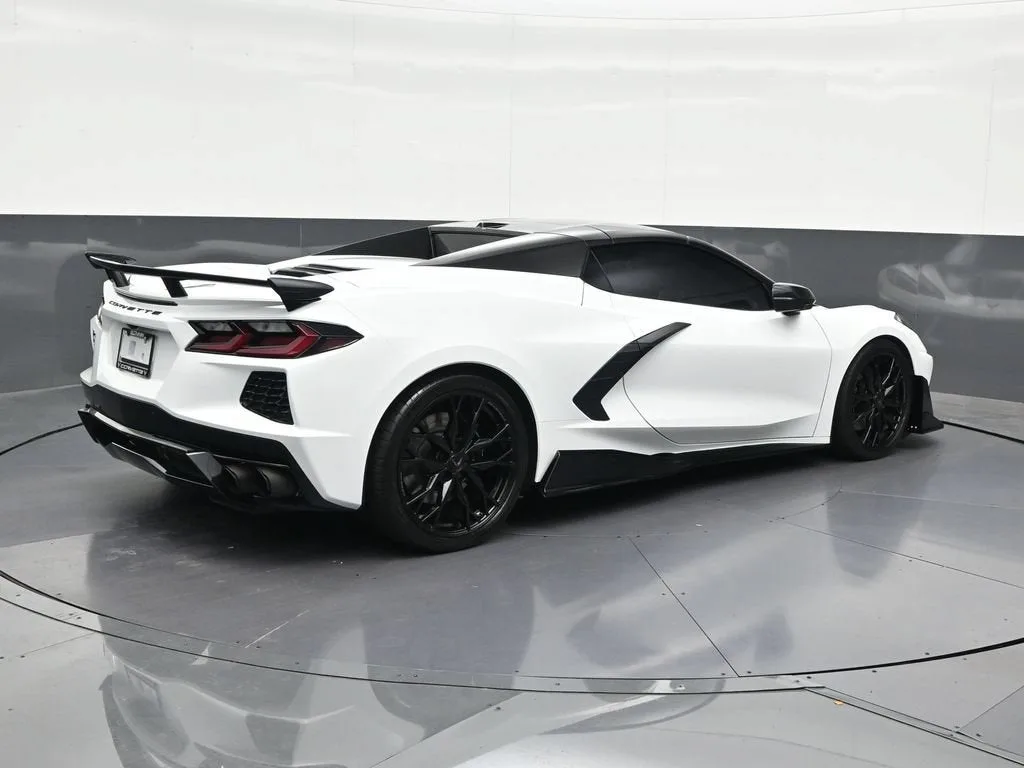 2025 Chevrolet Corvette Stingray 2LT photo 5