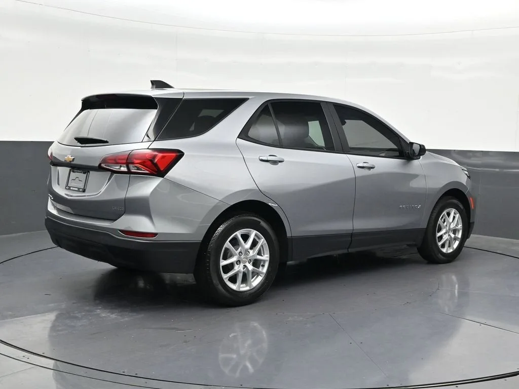 2024 Chevrolet Equinox LS photo 5