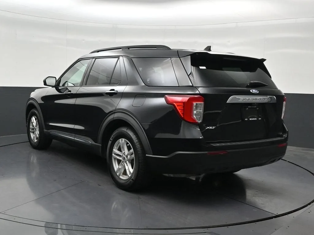2021 Ford Explorer XLT photo 3