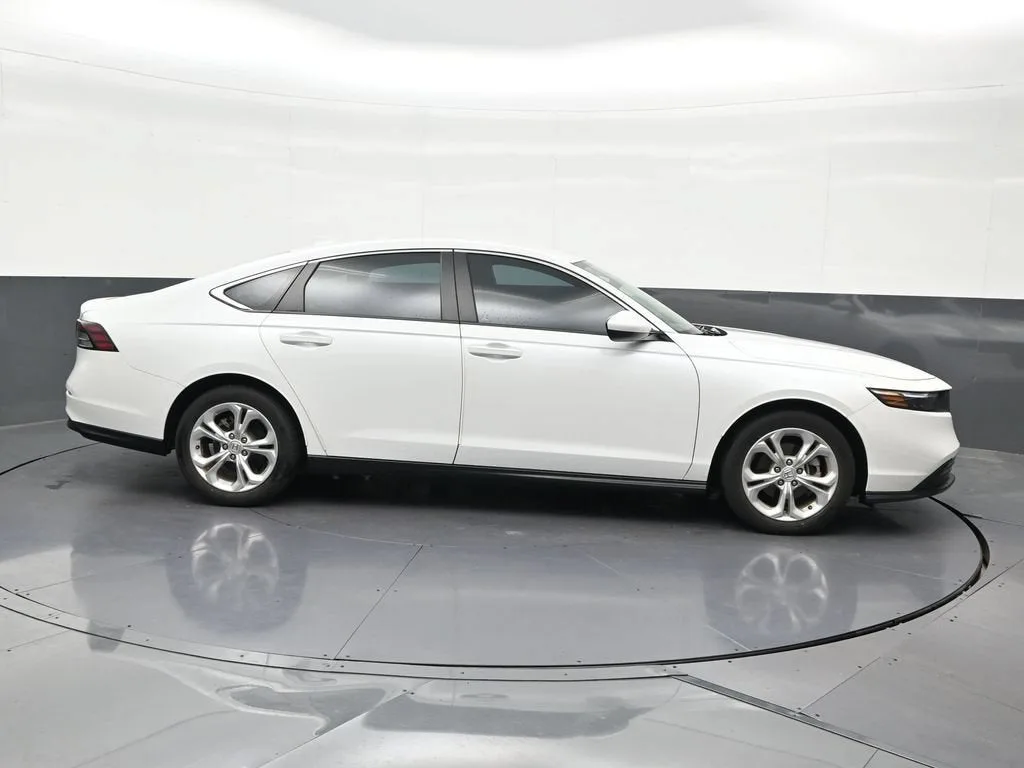 2023 Honda Accord LX photo 6