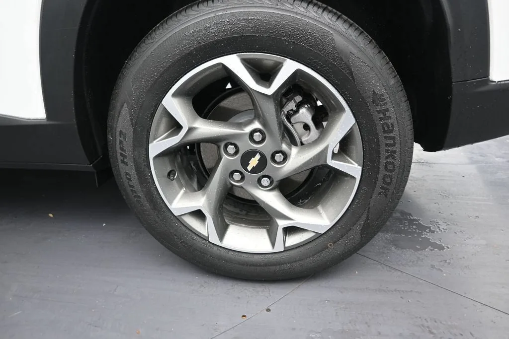 2025 Chevrolet Trax LT photo 10