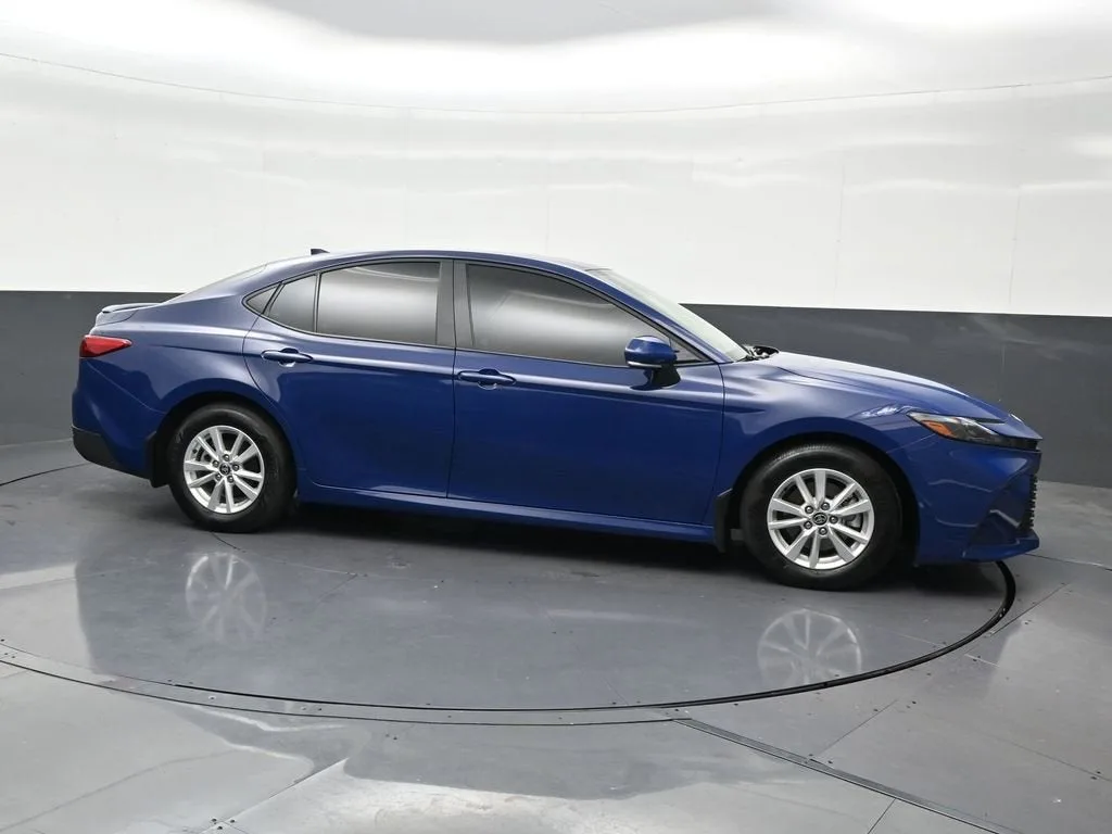 2025 Toyota Camry LE photo 7