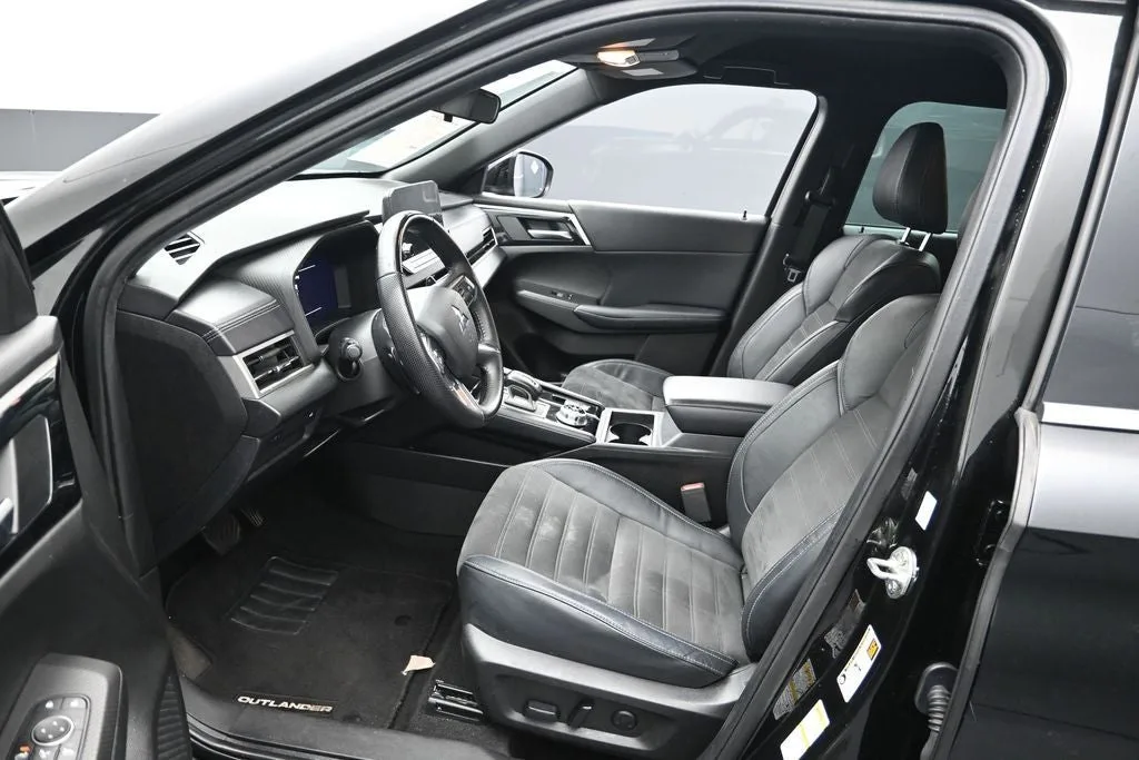 2023 Mitsubishi Outlander SE photo 10