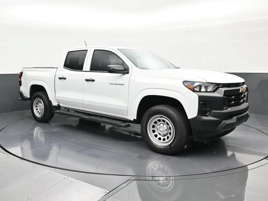 2024 Chevrolet Colorado WT photo 7