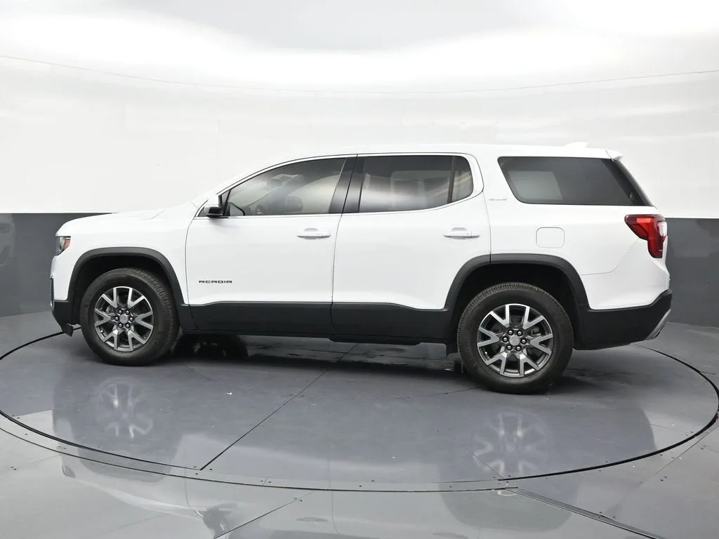 2023 GMC Acadia SLE photo 2