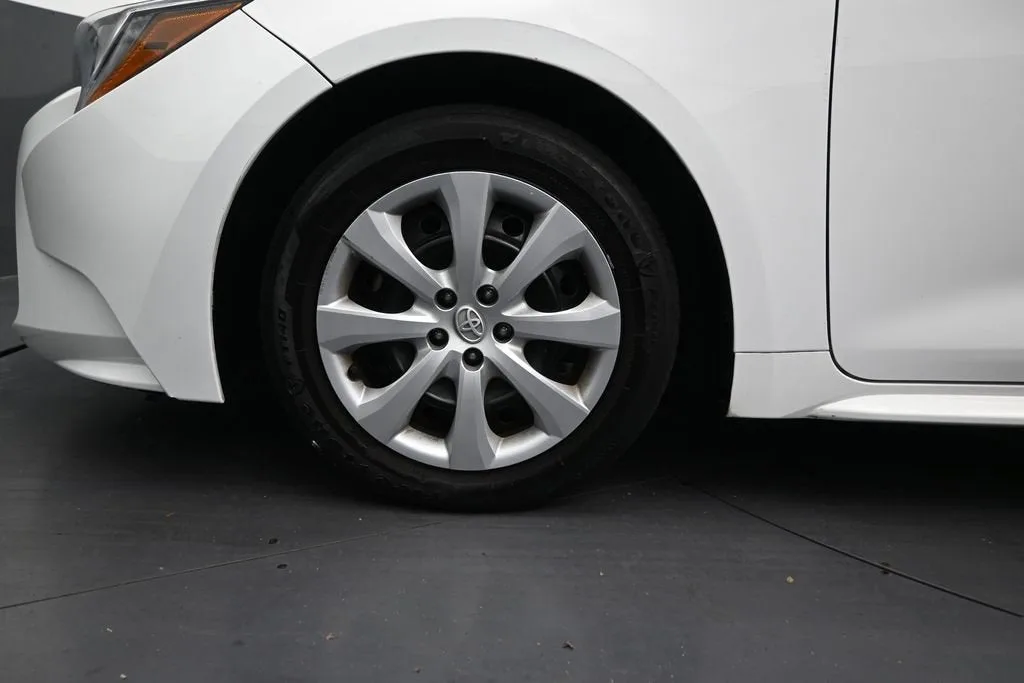 2023 Toyota Corolla LE photo 10