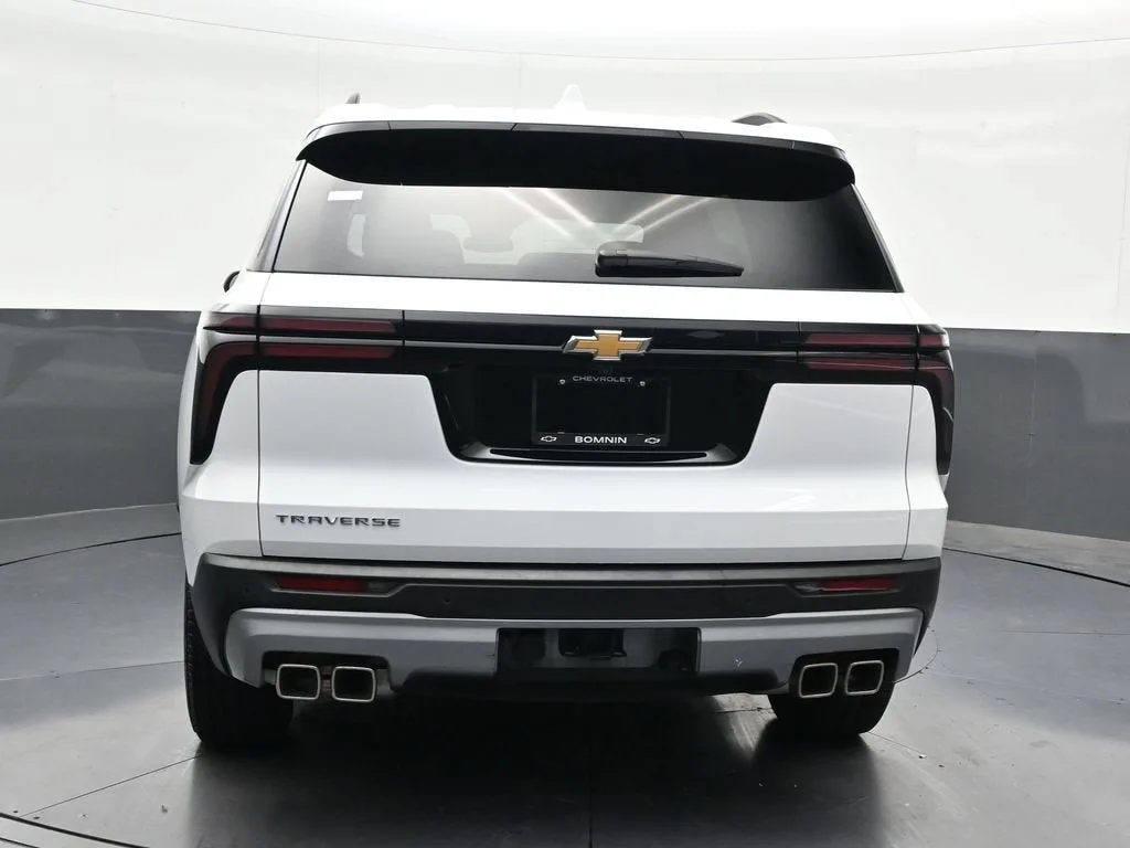 2025 Chevrolet Traverse LT photo 4