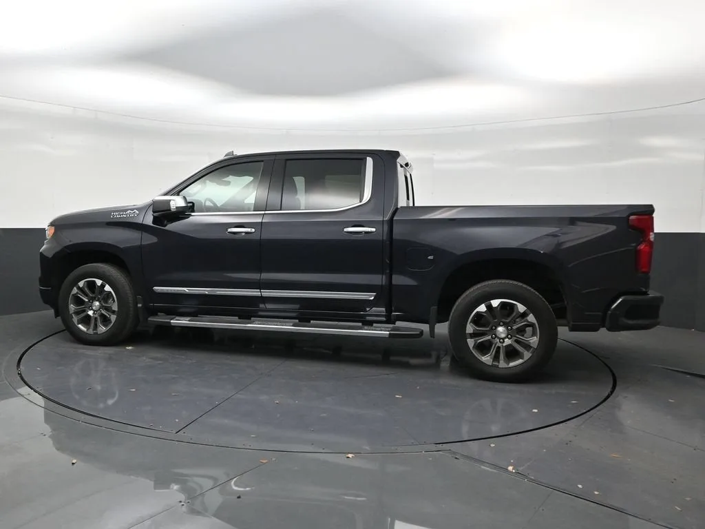 2024 Chevrolet Silverado 1500 High Country photo 2
