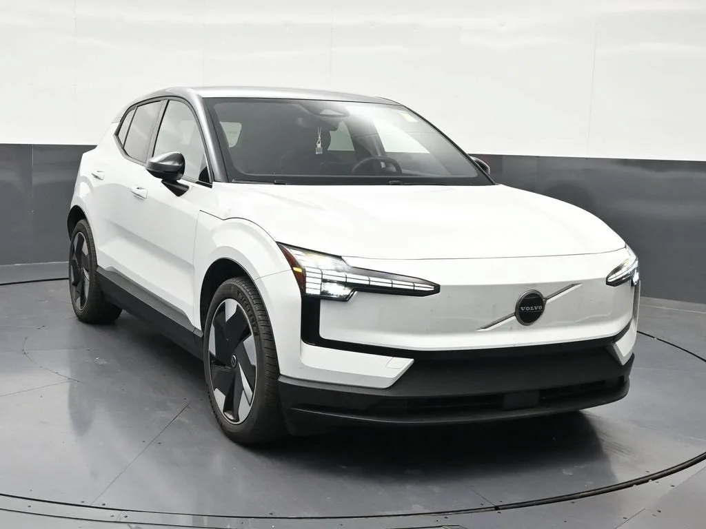 2025 Volvo EX30 Plus photo 8